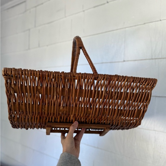 Vintage Made in Madeira Portugal Wicker gathering or Log Basket - Picture 8 of 14